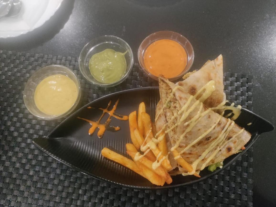 Tierra Hotel Cum Restaurant Kāziranga Dış mekan fotoğraf